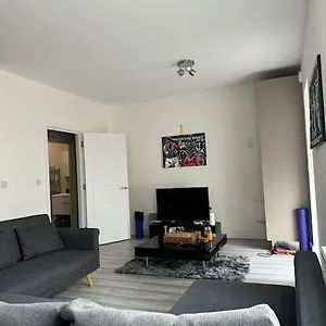 https://apt-modern-studio-in-the-heart-of-woolwich-35-minuets.brighton-hotels-england.com